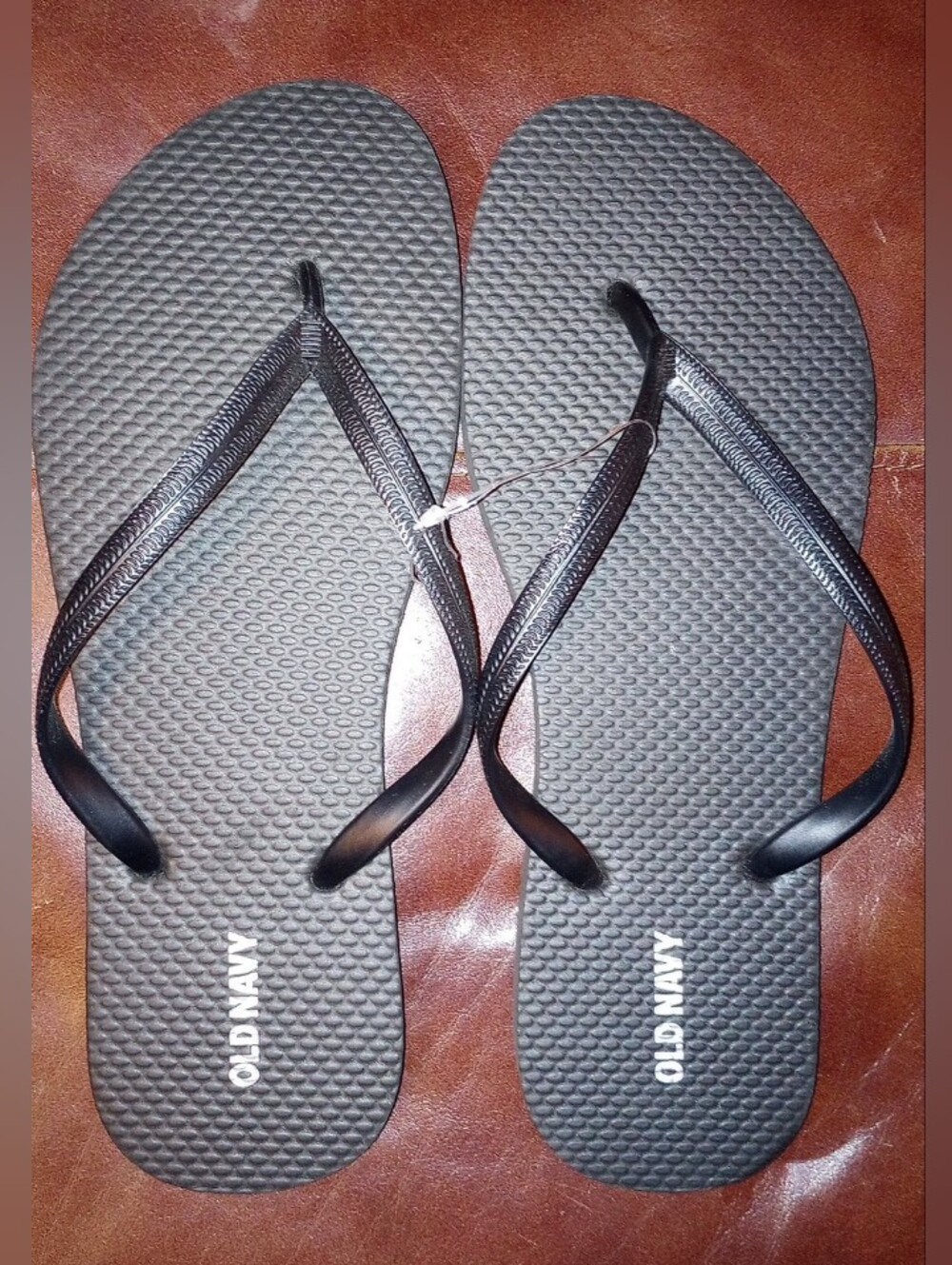 Old Navy Black Flip Flops - Textured Footbed Size 8(L)